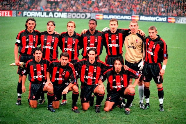 Áo đấu AC Milan sân nhà giai đoạn 2000-2002 là đẹp nhất lịch sử

