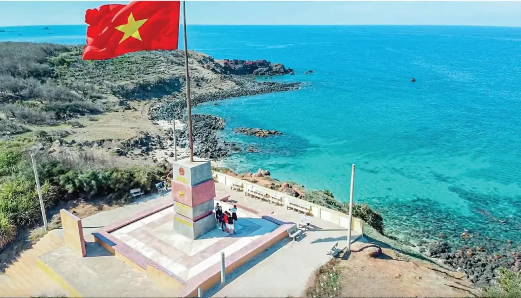 Cột cờ Phú Quý